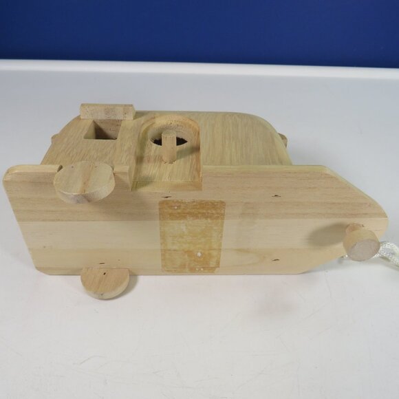 RV Camper Wood "Birdhouse" with metal hooks for hanging - Picture 9 of 10